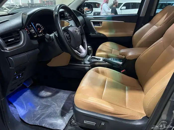 تويوتا فورتشنر 2024 VX3 سته سلندر بنزين 10