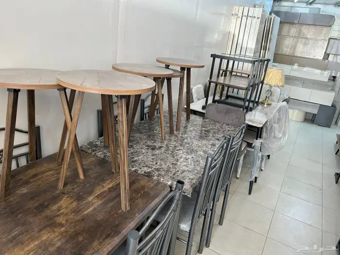 يوجد الينا طولات ارضيه وطولان طعام وطولات داخل 8