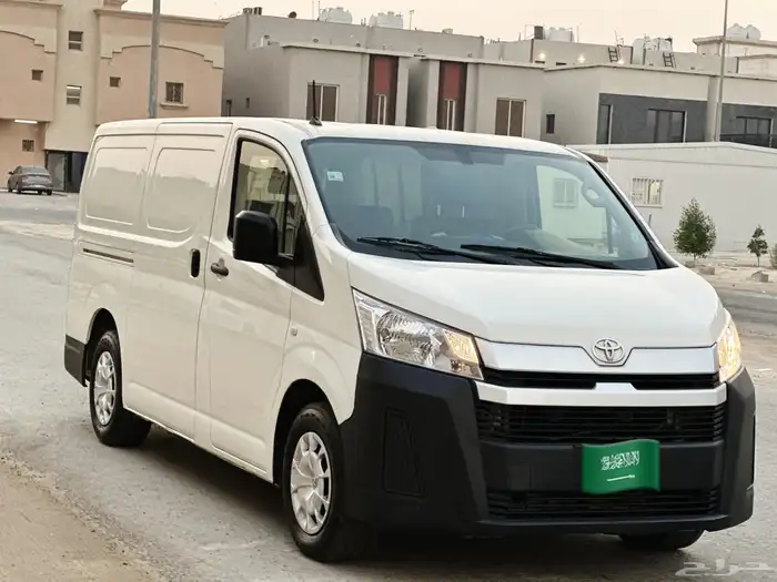 تويوتا باص بضاعه موديل 2019 سعودي قير عادي ديزل 2