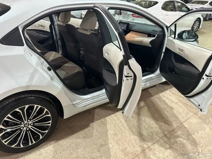 تويوتا كورولا 1.5 موديل 2024 بحالة الوكالة 10