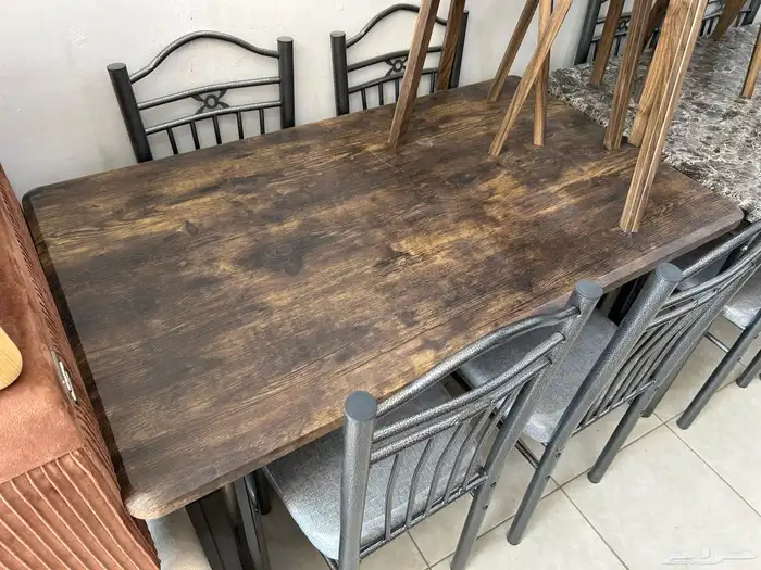 يوجد الينا طولات ارضيه وطولان طعام وطولات داخل 7