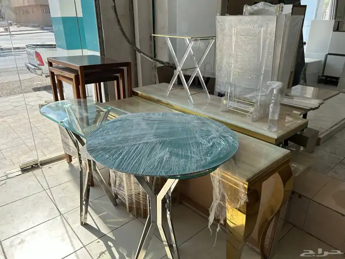 يوجد الينا طولات ارضيه وطولان طعام وطولات داخل 6