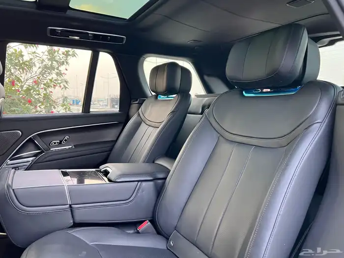 رنج روفر Autobiography 2022 15