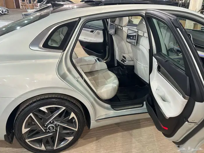 ازيرا بريميوم V6 موديل 2022 فل كامل 10