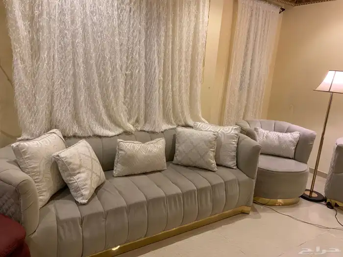 غرفة جلوس كبيرة نظيفة 2