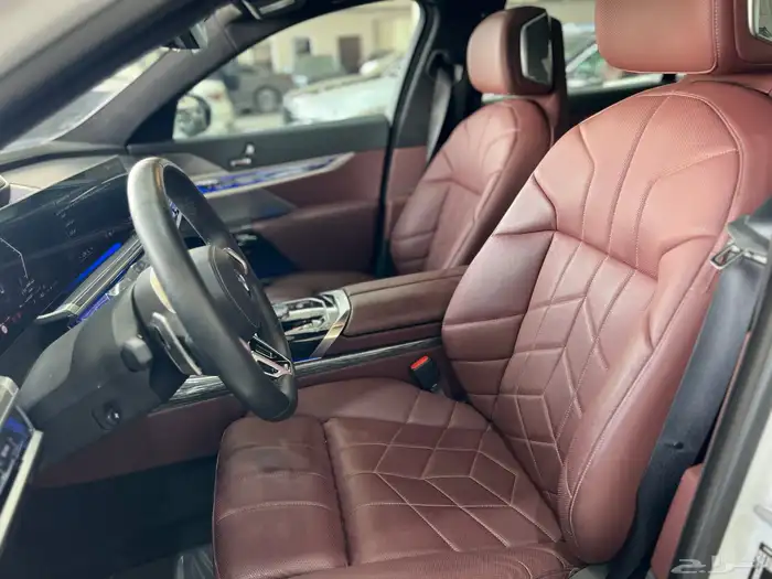 بي ام دبليو 740 موديل 2023 14