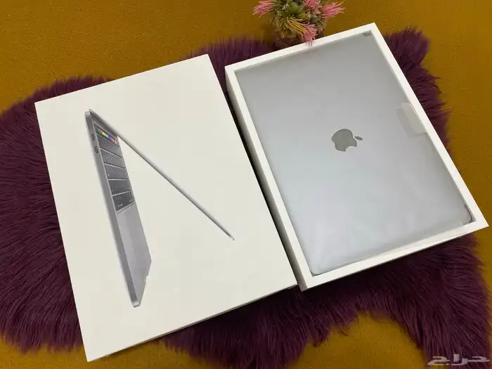 ماك بوك برو نظيف جدا 3