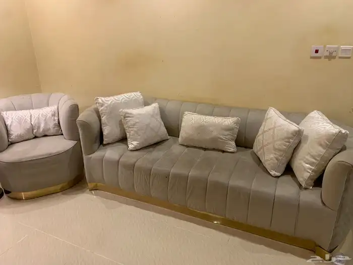 غرفة جلوس كبيرة نظيفة 4