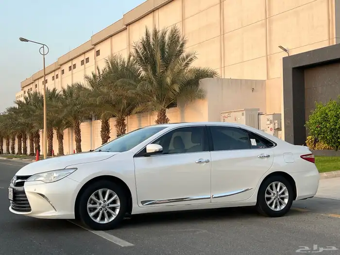 كامري 2017 فل كامل GLX بدي وكاله حتى صدامات وكاله نظيفه جدا 7