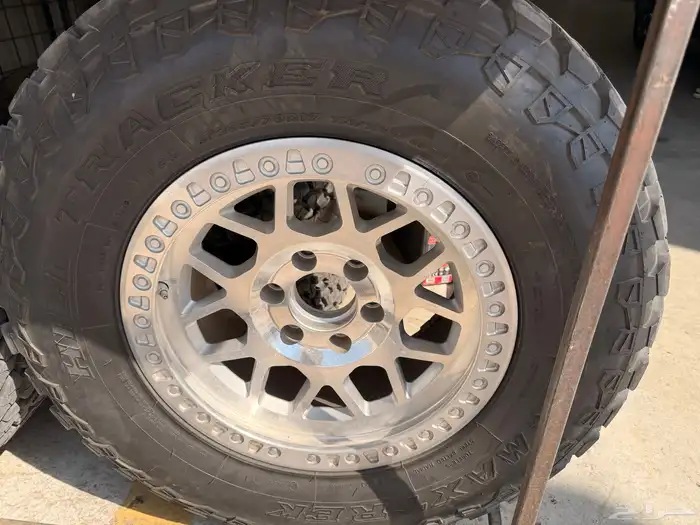 جنوط 17 تركب علئ الفورد F150 تجي 6 مسمار 4