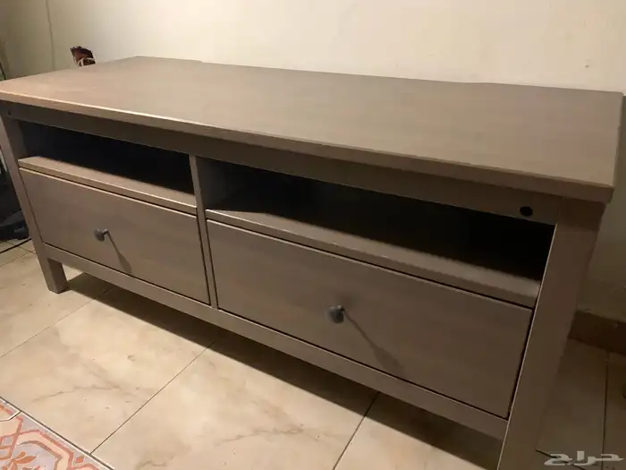 طاولة تلفزيون ايكيا خشبية للبيع 4