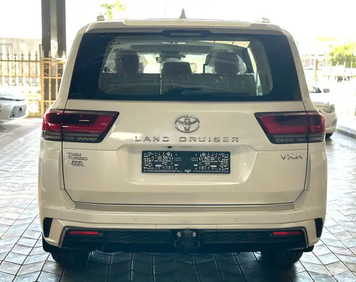 تويوتا لاندكروزر VXR فل كامل خليجي 1