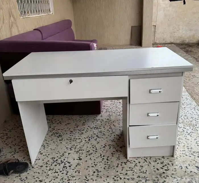 مكتب بالكرسي لمن يريد التنجيد والاستفادة من القطع 1