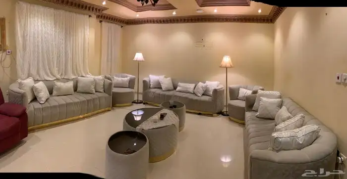 غرفة جلوس كبيرة نظيفة 0