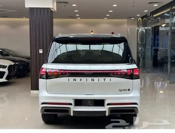 انفينتيQX80 2025 10