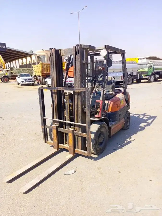 تويوتا رافعه شوكيه طن ونص موديل 1999 1