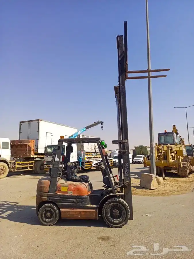 تويوتا رافعه شوكيه طن ونص موديل 1999 2