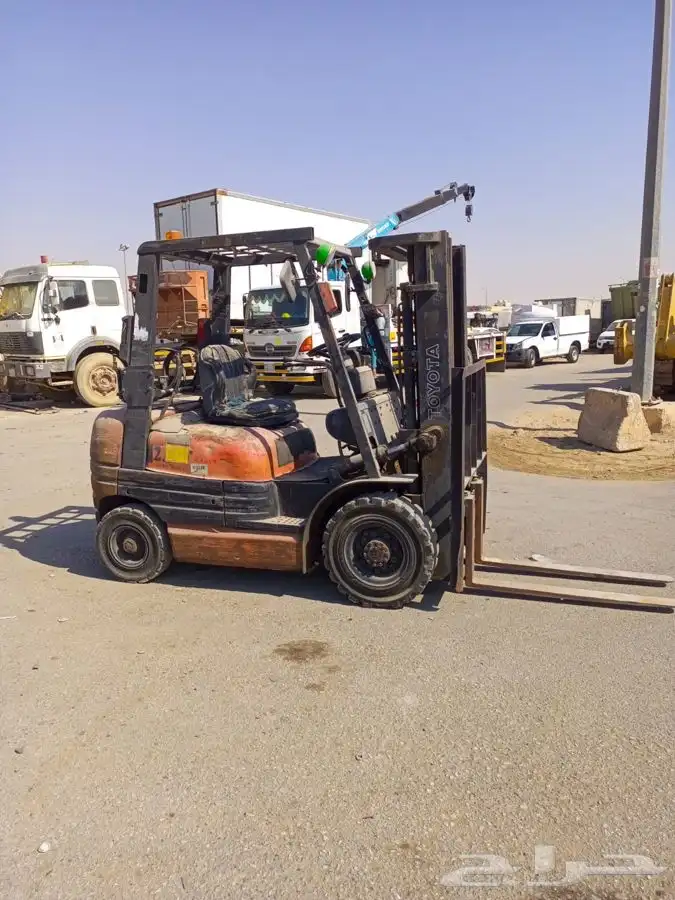 تويوتا رافعه شوكيه طن ونص موديل 1999 5