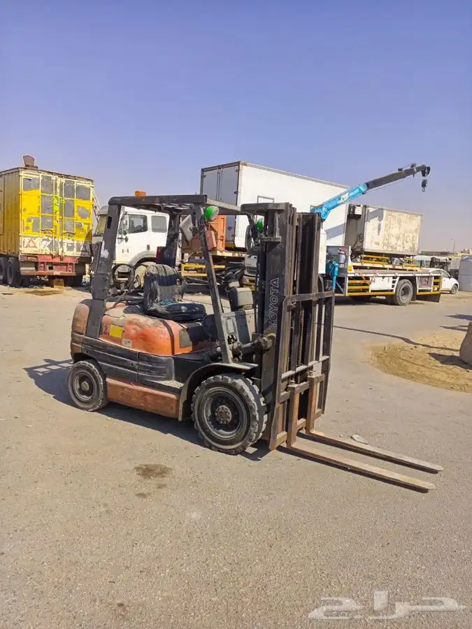 تويوتا رافعه شوكيه طن ونص موديل 1999 9