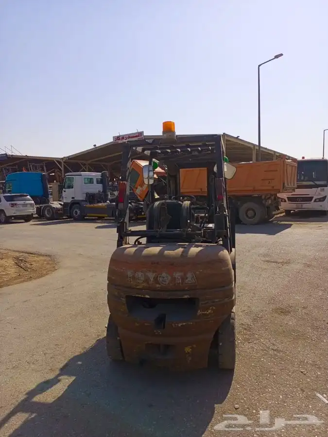 تويوتا رافعه شوكيه طن ونص موديل 1999 7
