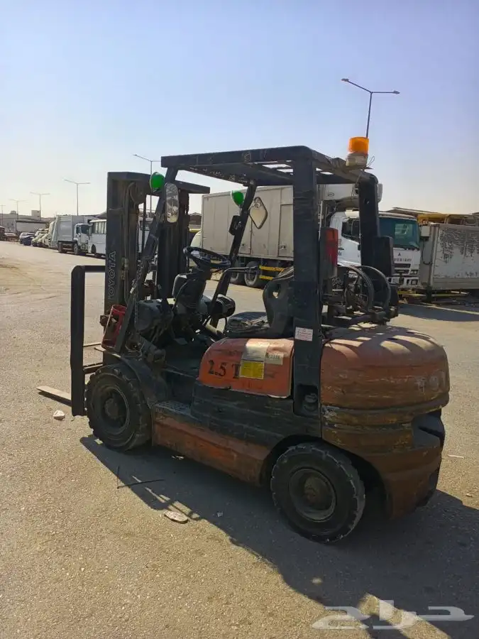 تويوتا رافعه شوكيه طن ونص موديل 1999 8