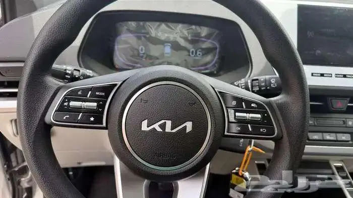 كيا كارينز ستاندر مطور 2025 10