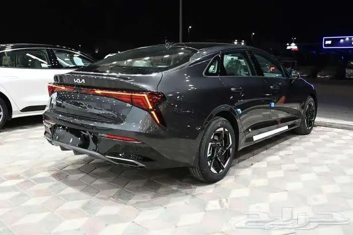 كيا K5 سقف بنوراما 2025 1