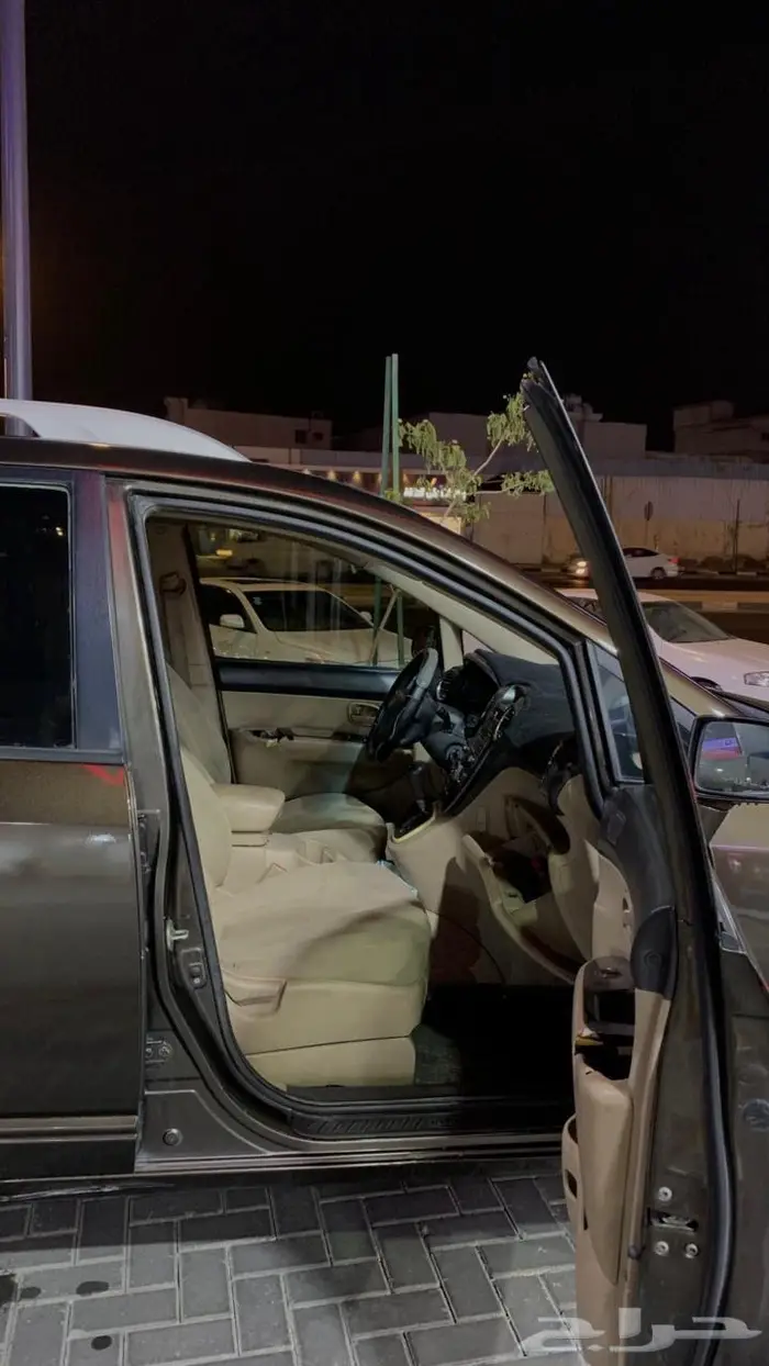 كيا كارينز 2012 8