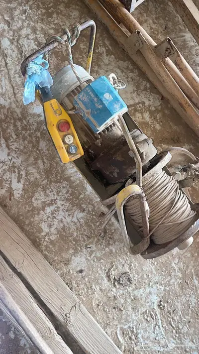 ونش لرفع مواد البناء index