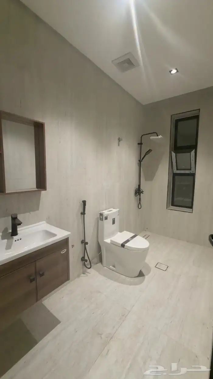 للايجار شقه الدمام حي الناصريه 8