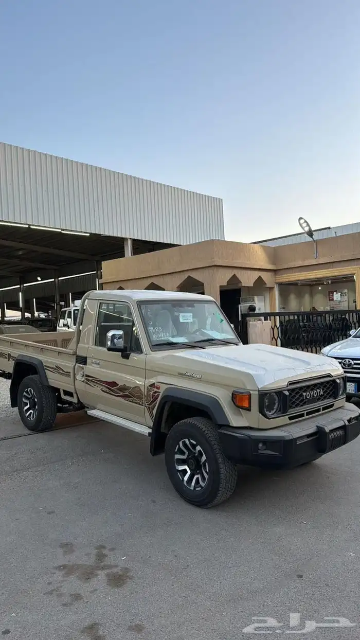 تويوتا شاص 2025 فل كامل رفرف بنزين اوتماتيك سعودي جديد 4