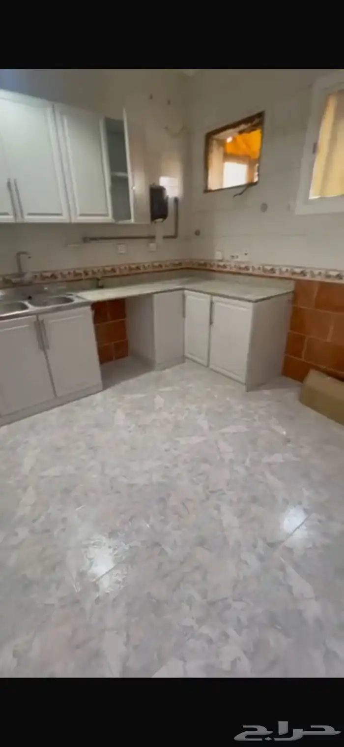 شقة 5 غرف فاخرة للإيجار-قريبة من السبعين والأربعين بحي الصفا 9