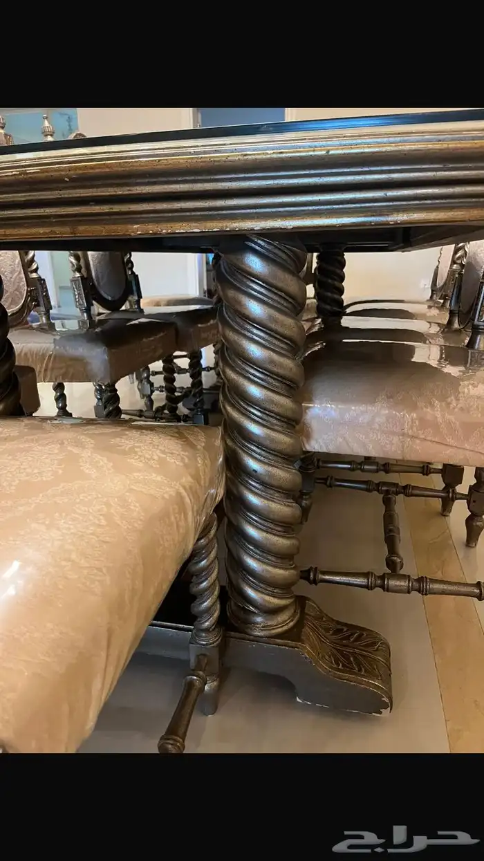 طاولة طعام بعشر كراسي 1