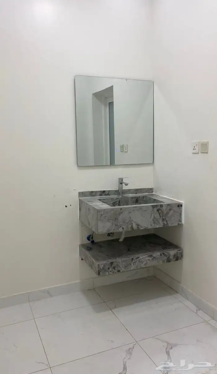 للابيع دور في الضاحيه في حي العاشر خلف مستشفى الالماني 18