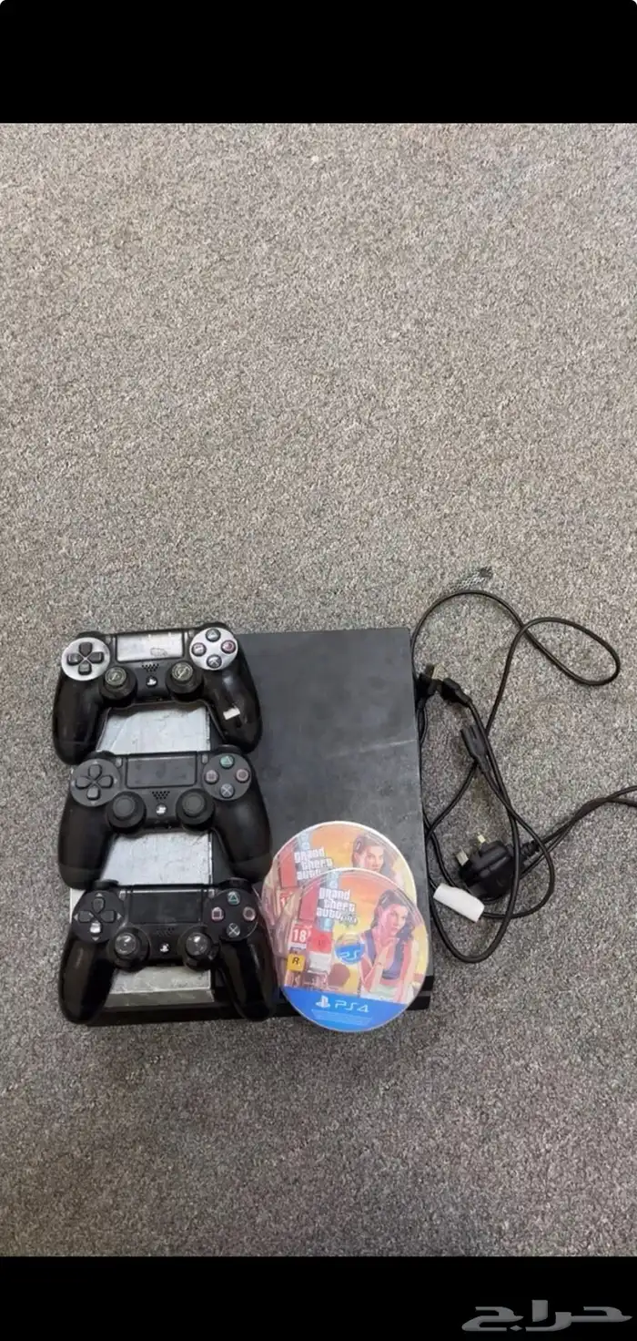 سوني 4 مع ثلاث يدات وشريطين قراند 0