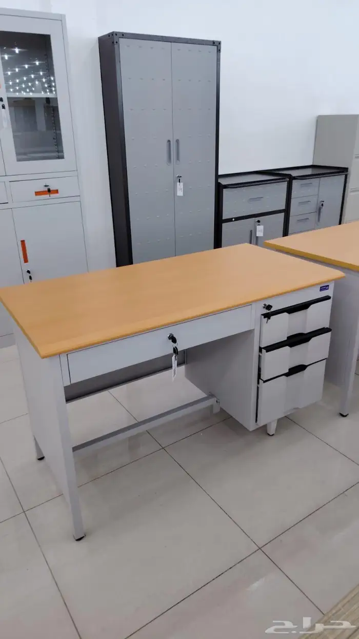 مكاتب رخيص 3 قطع توصيل و تركيب مجاني في جده 1