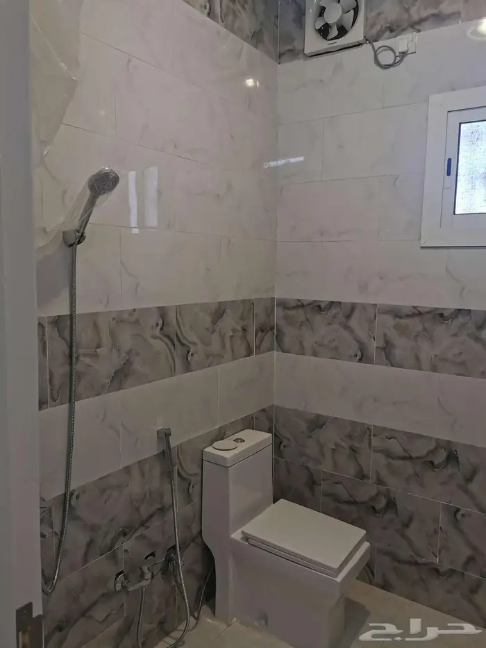 شقة نظيفة جدا وواسعة 2 غرفتين وصالة وحمامين - العقيق 5