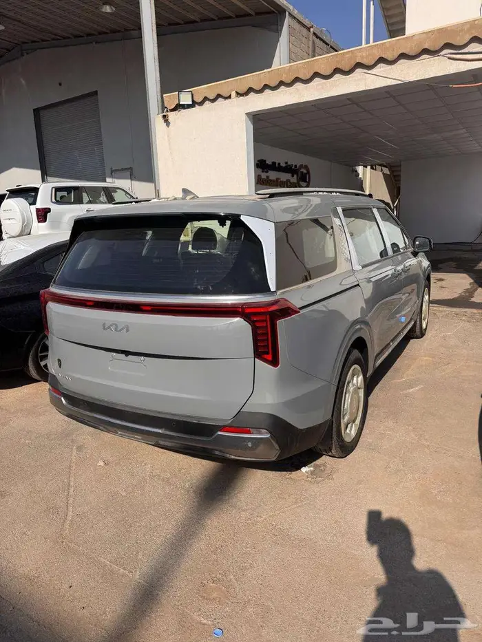 كيا كارنيفال GLS نص فل 2025 4