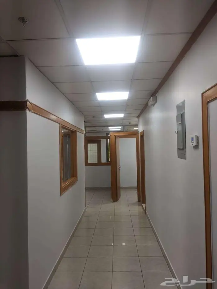 مكتب تجاري للإيجار في شارع الجامعة  حي الملز 2