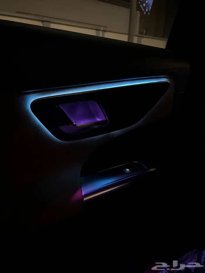 مرسيدس C 2024 AMG لون داخلي جملي وأسود ممشى قليل بودي وكالة 10