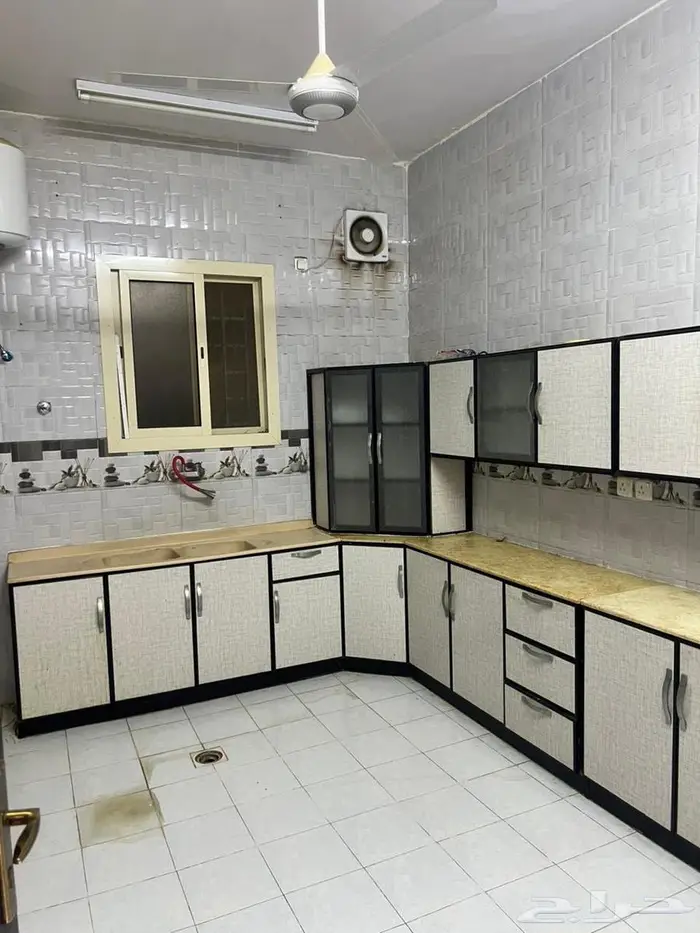 شقه اربع غرف ارضي حي الشفا 6