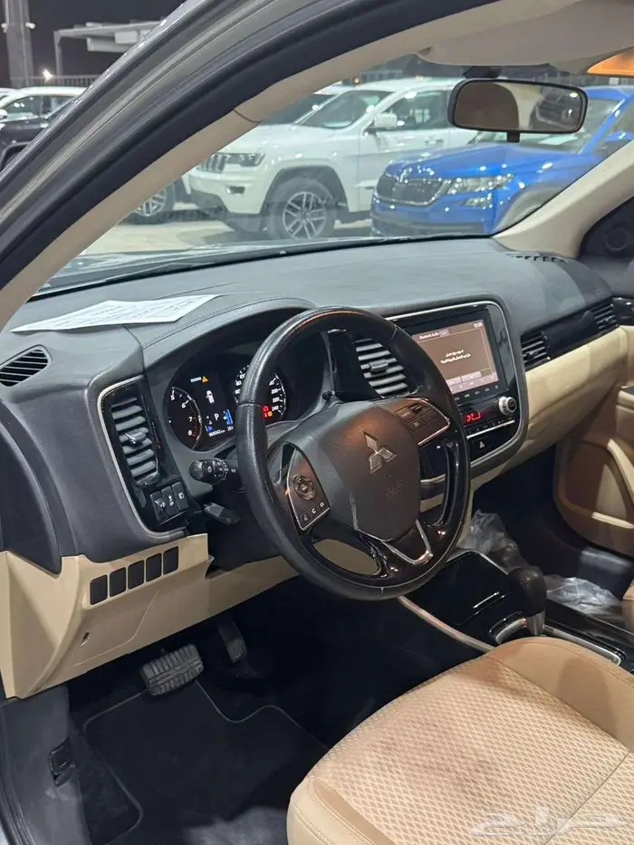 ميتسوبيشي أوتلاندر2022 11