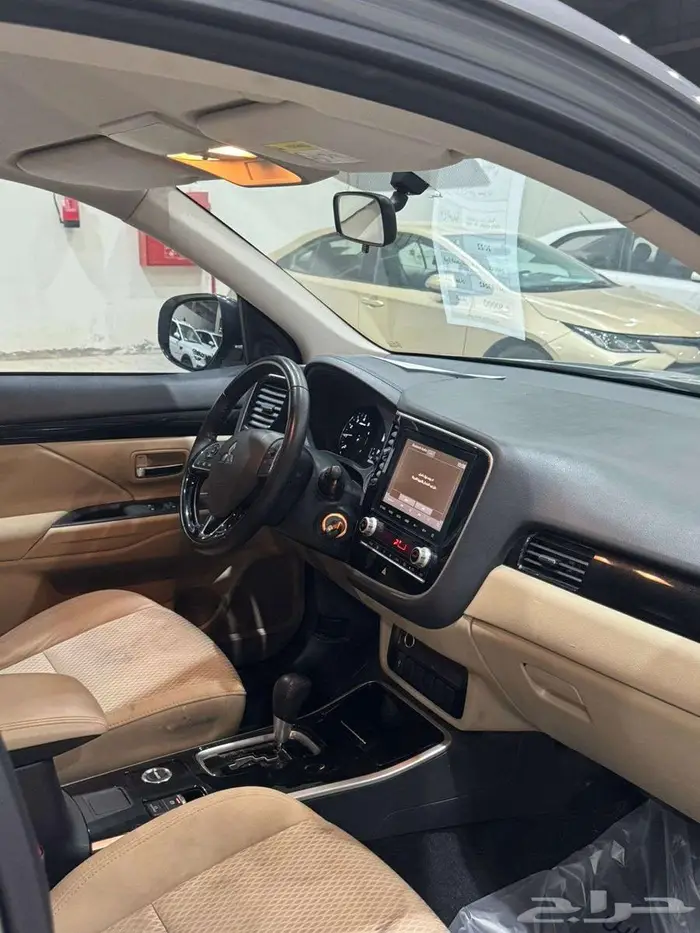 ميتسوبيشي أوتلاندر2022 10