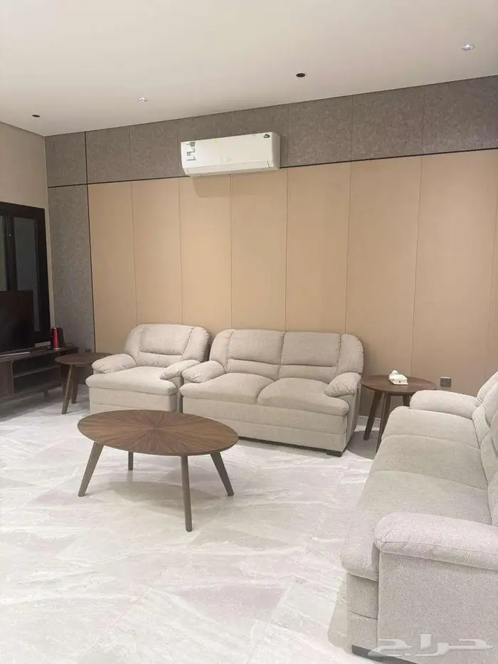 للبيع لقطه شقة مع المكيفات 10د من الحرم 7