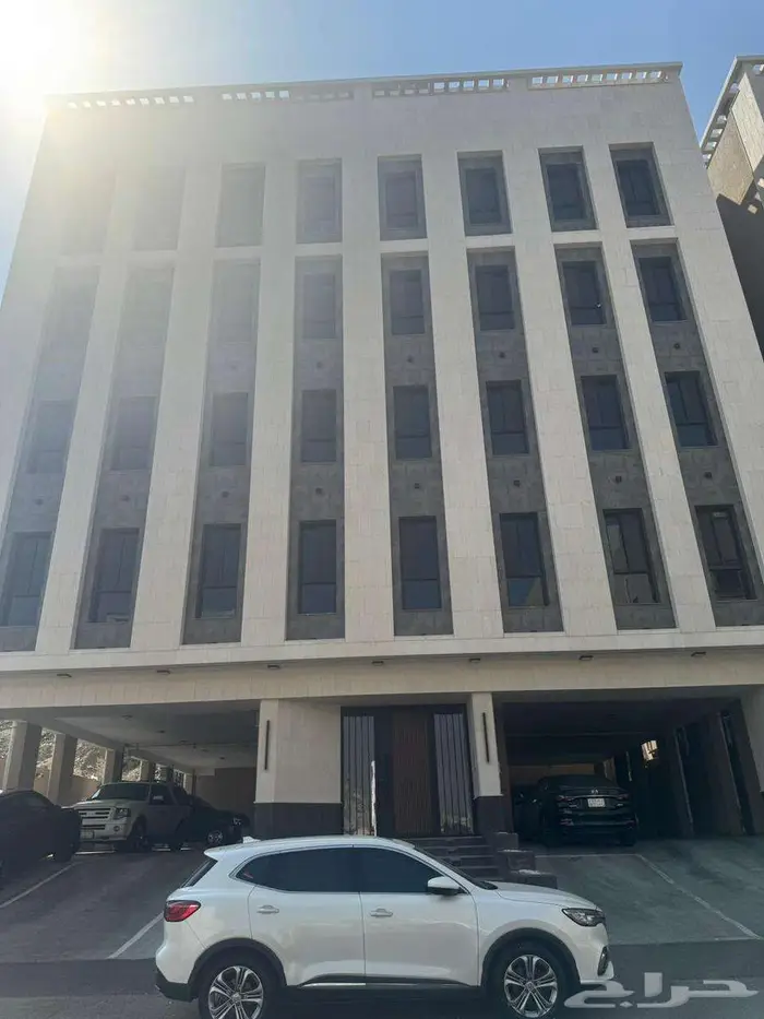 للبيع لقطه شقة مع المكيفات 10د من الحرم 0