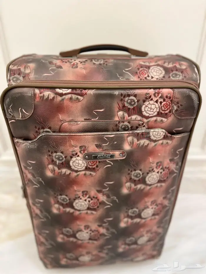 شنطه للبيع شبه جديده جلد مشجر 0