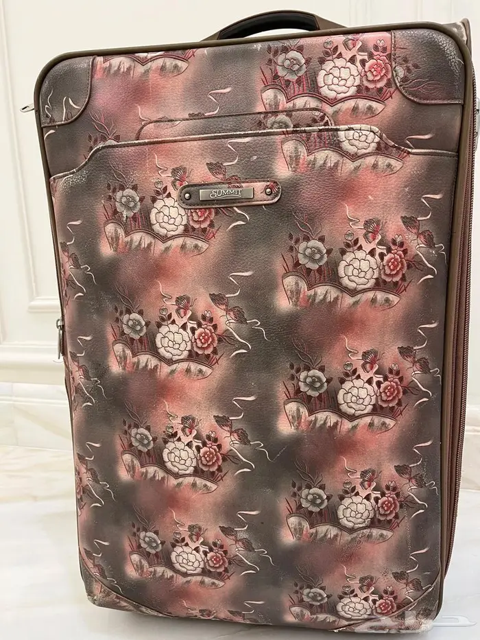 شنطه للبيع شبه جديده جلد مشجر 2