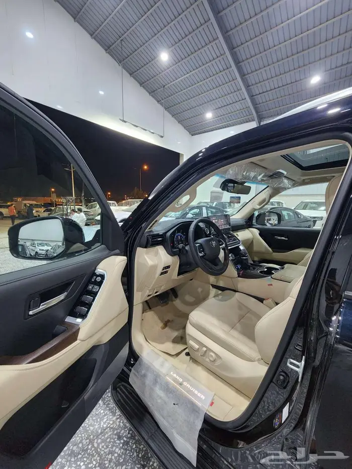 تويوتا لاندكروزر GXR - L4 بنزين 2025 السعر 326025 12