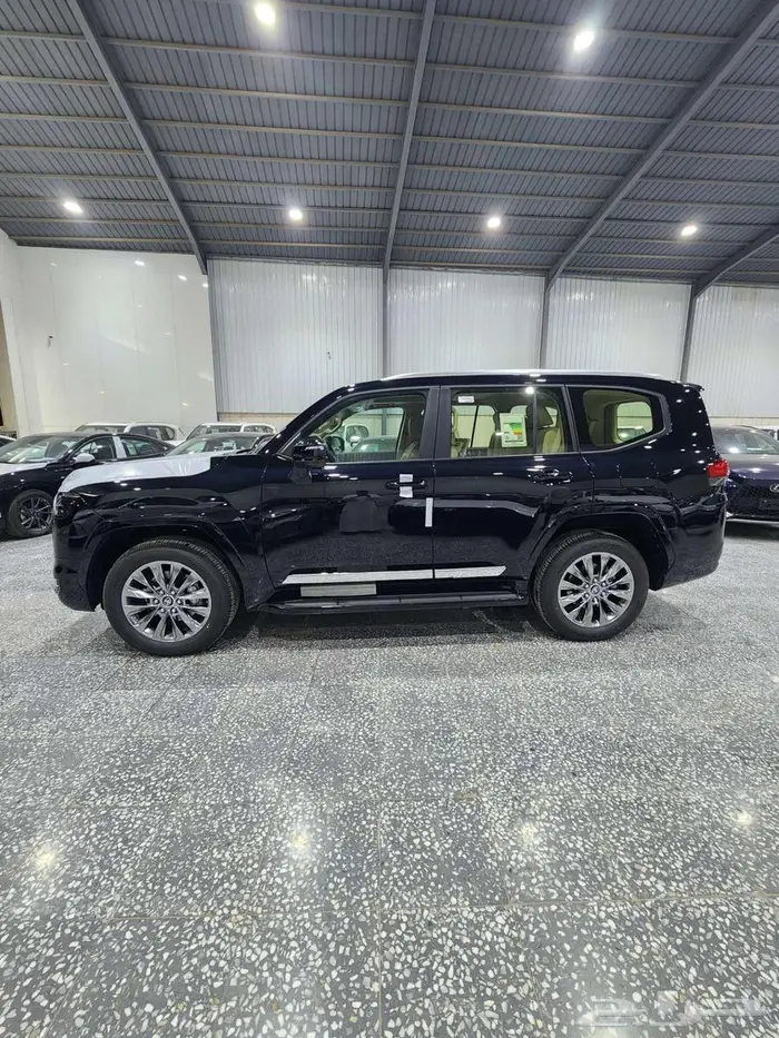 تويوتا لاندكروزر GXR - L4 بنزين 2025 السعر 326025 3