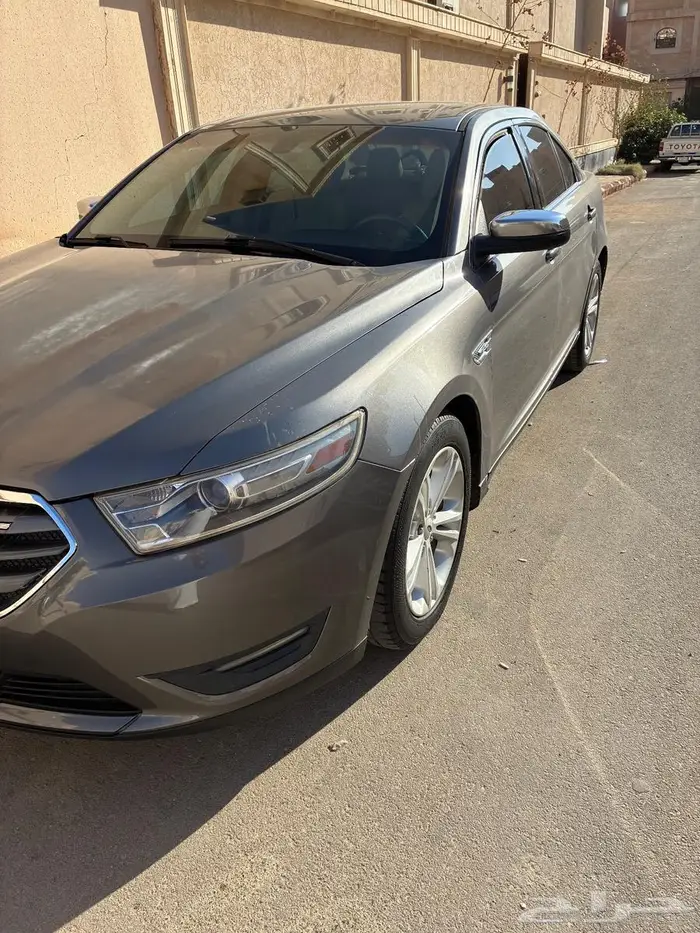 فورد تورس لمتد 2013 مصدوم رفرف والباقي وكاله 6